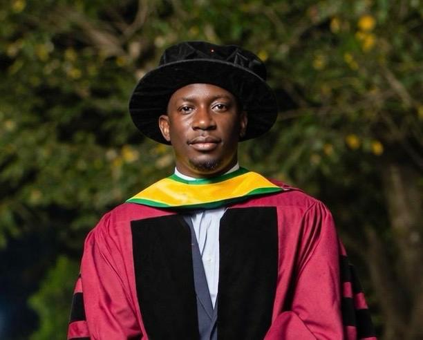 Dr Elliot Sarpong Menkah