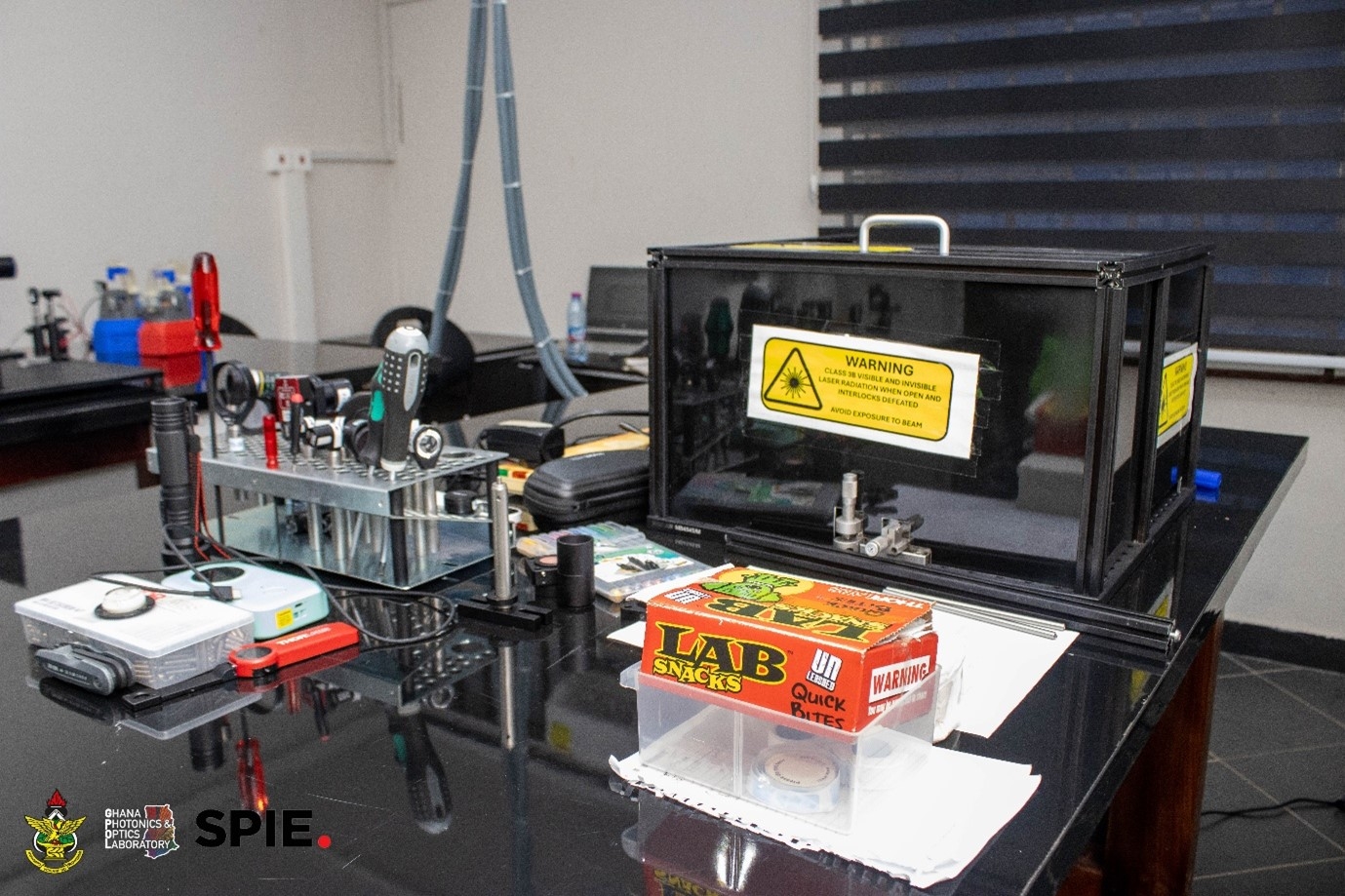 Through-Barrier Raman Spectrometer